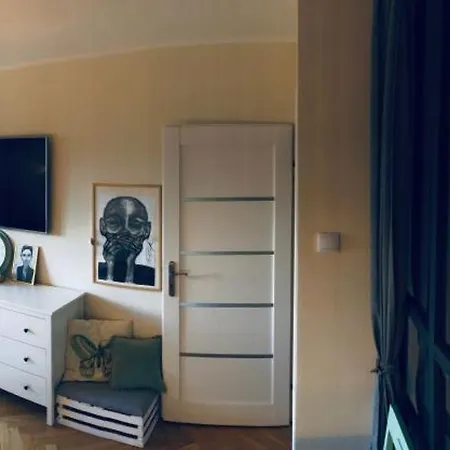 Artystyczne Mieszkanie Apartman